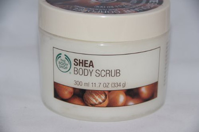 The Body Shop Shea Body Scrub(334 g)
The Body Shop Shea Body Scrub(334 g)