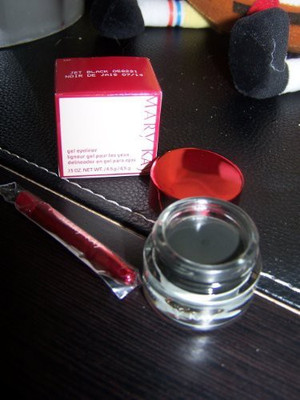 Omagazee Jet Black Gel With Brush 4.5 g(Jet)
Omagazee Jet Black Gel With Brush 4.5 g(Jet)