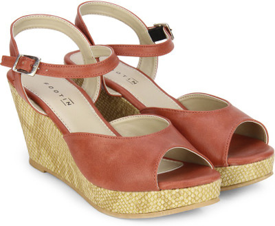 FootIn Women Red Wedges