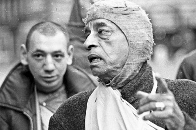 RadhaKripa Bhaktivedanta Swami Prabhupa…poster Poster Paper Print(18 inch X 12 inch, Rolled)
RadhaKripa Bhaktivedanta Swami Prabhupa…poster Poster Paper Print(18 inch X 12 inch, Rolled)