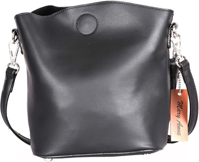 Mary Anne Women Casual Black Leatherette Hand-held Bag 
Mary Anne Women Casual Black Leatherette Hand-held Bag