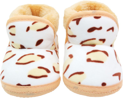 Neska Moda Cute 0 To 12 Month Baby Booties(Toe to Heel Length - 12 cm Beige) 
Neska Moda Cute 0 To 12 Month Baby Booties(Toe to Heel Length - 12 cm Beige)