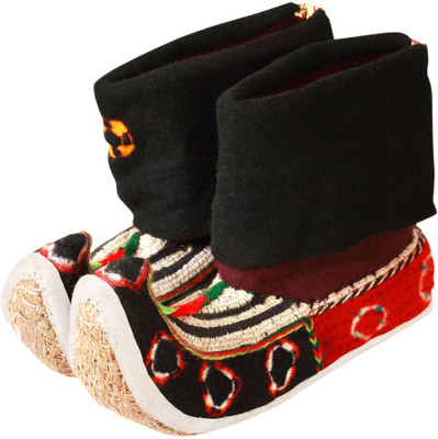 SOIL Ladakhi Thigma Design Pabus, Handstitched in Pure Sheep Wool Espadrilles For Women(Multicolor
SOIL Ladakhi Thigma Design Pabus, Handstitched in Pure Sheep Wool Espadrilles For Women(Multicolor