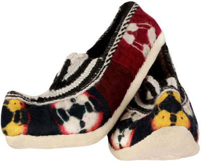 SOIL Ladakhi Thigma Design Pabus, Handstitched in Pure Sheep Wool Espadrilles For Women(Multicolor
SOIL Ladakhi Thigma Design Pabus, Handstitched in Pure Sheep Wool Espadrilles For Women(Multicolor