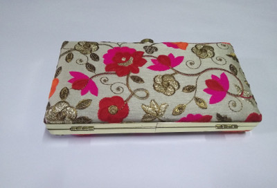 fashion Discovery Party White Clutch