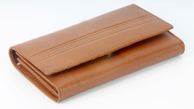 UMDA Casual Tan Clutch