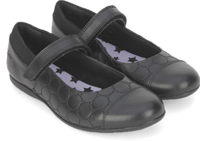 Clarks Girls Velcro Walking Shoes(Black, Black leather
Clarks Girls Velcro Walking Shoes(Black, Black leather