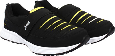 Aero Aspire Walking Shoes For Men(Black, Yellow
