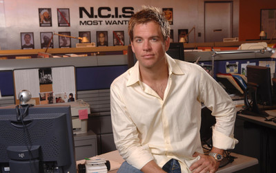 TV Show NCIS Anthony Dinozzo Michael Weatherly HD Wall Poster Paper Print(12 inch X 18 inch, Rolled)
TV Show NCIS Anthony Dinozzo Michael Weatherly HD Wall Poster Paper Print(12 inch X 18 inch, Rolled)