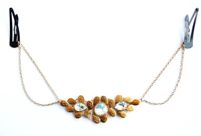 Pretty Ponytails Matt Gold Kundan Floral Border Headchain |Matha patti | Wedding hair accessory Hair Chain(Gold, White)
Pretty Ponytails Matt Gold Kundan Floral Border Headchain |Matha patti | Wedding hair accessory Hair Chain(Gold, White)
