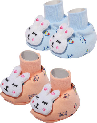 Baby Inn Bootie pack of 2 Booties(Toe to Heel Length - 8 cm Multicolor)