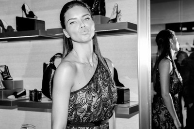 Akhuratha Wall Poster Celebrity Adriana Lima Models Brazil Paper Print(12 inch X 18 inch, Rolled)
Akhuratha Wall Poster Celebrity Adriana Lima Models Brazil Paper Print(12 inch X 18 inch, Rolled)