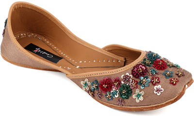 Coral Haze Premium Quality Dupion Women's Punjabi Fashionable Stylish Jutti Gold Bellies For Women(Gold
Coral Haze Premium Quality Dupion Women's Punjabi Fashionable Stylish Jutti Gold Bellies For Women(Gold