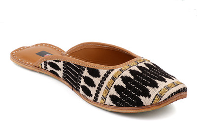 Coral Haze Premium Quality Jacquard Women's Punjabi Fashionable Stylish Juttis Black&White Bellies For Women(Black
Coral Haze Premium Quality Jacquard Women's Punjabi Fashionable Stylish Juttis Black&White Bellies For Women(Black