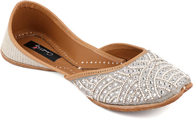Coral Haze Premium Quality Dupion Women's Punjabi Fashionable Stylish Jutti Silver Bellies For Women(Silver
Coral Haze Premium Quality Dupion Women's Punjabi Fashionable Stylish Jutti Silver Bellies For Women(Silver