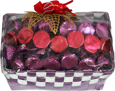 Skylofts Attractive 20pc Chocolate Basket Gift Pack Bars(180 g)
