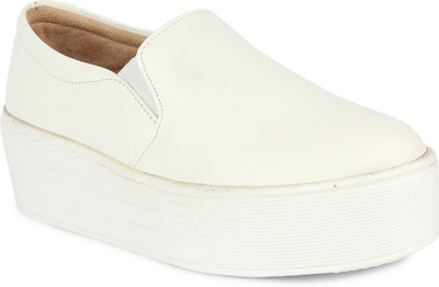 Bella Toes Women's White Synthetic Leather Loafers / Slip On Shoes Sneakers For Women(Off White
Bella Toes Women's White Synthetic Leather Loafers / Slip On Shoes Sneakers For Women(Off White