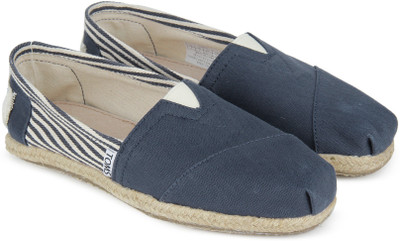Tom's UNIVERSITY NAVY WOMEN CLSC ALPRG Casual For Women(Navy, White