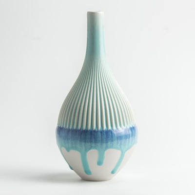 brittle.design 'Saguaro' Vase 22cms - Modern Design - Ceramic, Porcelain, Pottery Vase(8.7 inch, Blue, White)
brittle.design 'Saguaro' Vase 22cms - Modern Design - Ceramic, Porcelain, Pottery Vase(8.7 inch, Blue, White)