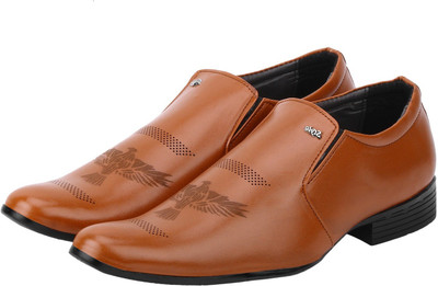 Kaneggye Slip On For Men(Brown, Tan