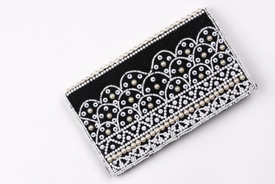 Amolika Casual White Clutch
