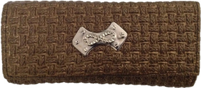 Dholakiya Party Brown Clutch
Dholakiya Party Brown Clutch