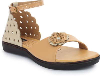 Moonwalk Women Beige Flats