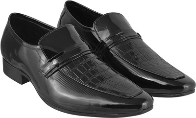Metro Trendy Slip On For Men(Black, 11;black