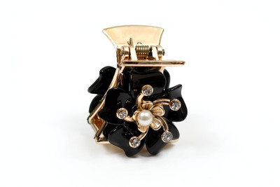 Suhaavi Floral Design With Pearl and Stone Hair Claw(Black)