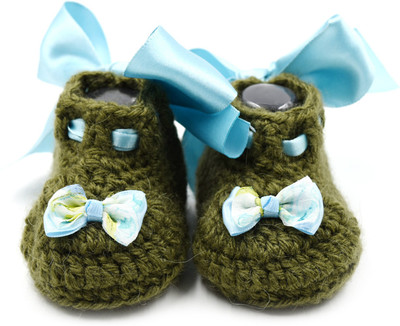 Magic Needles Handmade Soft Sole Prewalker 4181_0-3 Months Booties(Toe to Heel Length - 10 cm Green)
Magic Needles Handmade Soft Sole Prewalker 4181_0-3 Months Booties(Toe to Heel Length - 10 cm Green)