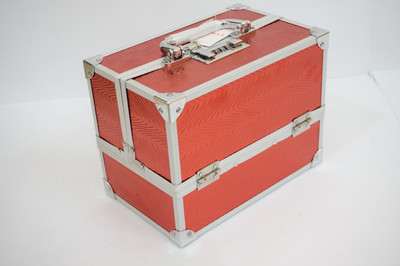 APF COLLECTION C-17 High quality aluminium case, 3 digit combination lock Vanity Box(Red)
APF COLLECTION C-17 High quality aluminium case, 3 digit combination lock Vanity Box(Red)