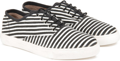 Miss CL By Carlton London Miss CL Canvas Shoes For Women(Black, White, Blue/wht
Miss CL By Carlton London Miss CL Canvas Shoes For Women(Black, White, Blue/wht