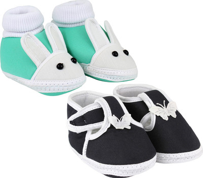 Neska Moda 0 To 12 Month Set Of 2 Baby Booties(Toe to Heel Length - 12 cm Black, Green)
Neska Moda 0 To 12 Month Set Of 2 Baby Booties(Toe to Heel Length - 12 cm Black, Green)