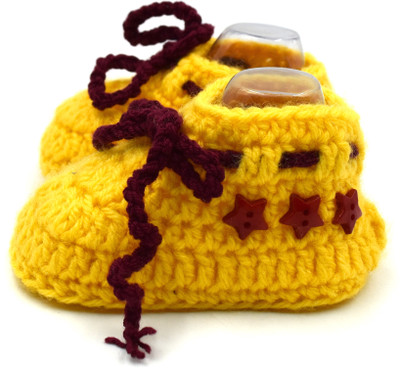 Magic Needles Handmade Soft Sole Prewalker 4165_6-12 Months Booties(Toe to Heel Length - 12 cm Yellow)
Magic Needles Handmade Soft Sole Prewalker 4165_6-12 Months Booties(Toe to Heel Length - 12 cm Yellow)