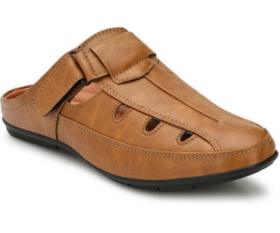 Fentacia Men Beige Casual