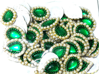 GOELX Pearl Patches Colorful Drop Shape Handmade Appliques Embellishments for Decoration, Crafts Ideas, Jewelery Making, Easy to Use Pack of 50 -green L 17mm W 14mm
GOELX Pearl Patches Colorful Drop Shape Handmade Appliques Embellishments for Decoration, Crafts Ideas, Jewelery Making, Easy to Use Pack of 50 -green L 17mm W 14mm