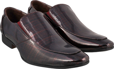 Metro Awesome Slip On For Men(Maroon
