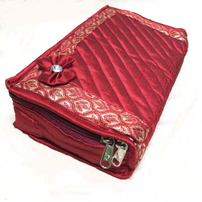 ixia impex Silk Quilted Cosmetic Organizer, Jewellery kit, Vanity Box(Maroon)
ixia impex Silk Quilted Cosmetic Organizer, Jewellery kit, Vanity Box(Maroon)