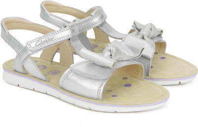 Clarks Girls Velcro Strappy Sandals(Silver, Silver leather
Clarks Girls Velcro Strappy Sandals(Silver, Silver leather