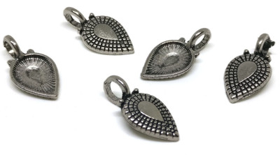 Aumni Crafts Jewellery Making Metal Alloy Pendant Bails 18x9mm Flat Drop Antique Silver Color (Pack of 20 pieces)
Aumni Crafts Jewellery Making Metal Alloy Pendant Bails 18x9mm Flat Drop Antique Silver Color (Pack of 20 pieces)