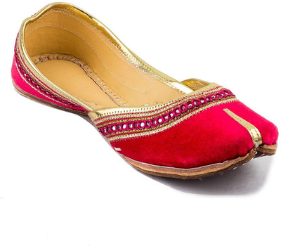 Tashi Velvet Ethnic Pink Jutis For Women(Pink