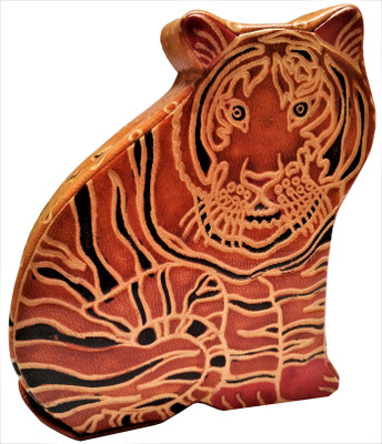 Purpledip Leather Money Bank Coin Box Purse 'Tiger Cub': Shantiniketan Piggy Bank Coin Bank(Orange)
Purpledip Leather Money Bank Coin Box Purse 'Tiger Cub': Shantiniketan Piggy Bank Coin Bank(Orange)