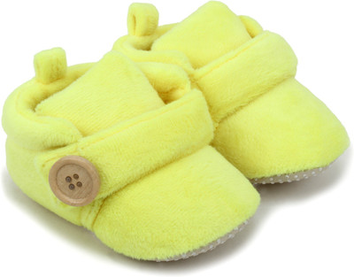 Superminis Baby Girls And Baby Boys Velvet Soft Base Booties/ Shoes With Wooden Button Booties(Toe to Heel Length - 12 cm Lemon)
Superminis Baby Girls And Baby Boys Velvet Soft Base Booties/ Shoes With Wooden Button Booties(Toe to Heel Length - 12 cm Lemon)