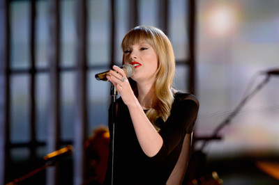 Akhuratha Music Taylor Swift Singers United States Wall Poster Fine Art Print(12 inch X 18 inch, Rolled)
Akhuratha Music Taylor Swift Singers United States Wall Poster Fine Art Print(12 inch X 18 inch, Rolled)