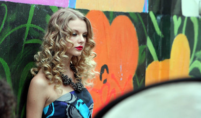 Akhuratha Music Taylor Swift Singers United States Wall Poster Fine Art Print(12 inch X 18 inch, Rolled)
Akhuratha Music Taylor Swift Singers United States Wall Poster Fine Art Print(12 inch X 18 inch, Rolled)