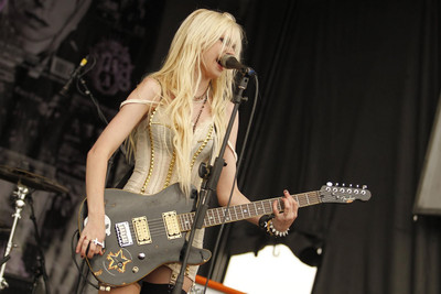 Akhuratha Music Taylor Momsen Singers United States Wall Poster Fine Art Print(12 inch X 18 inch, Rolled)
Akhuratha Music Taylor Momsen Singers United States Wall Poster Fine Art Print(12 inch X 18 inch, Rolled)