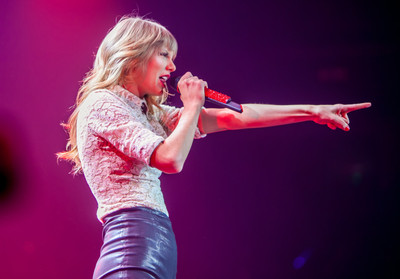 Akhuratha Music Taylor Swift Singers United States Wall Poster Fine Art Print(12 inch X 18 inch, Rolled)
Akhuratha Music Taylor Swift Singers United States Wall Poster Fine Art Print(12 inch X 18 inch, Rolled)