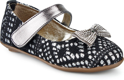 Shoe Cloud Girls Velcro Moccasins(Multicolor, Black