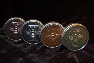 Honey House Bee Bar Natural Solid Lotion Bar - New in Gold & Silver Embossed Tin Case - Assortment of 4 Bars(60 ml)
Honey House Bee Bar Natural Solid Lotion Bar - New in Gold & Silver Embossed Tin Case - Assortment of 4 Bars(60 ml)