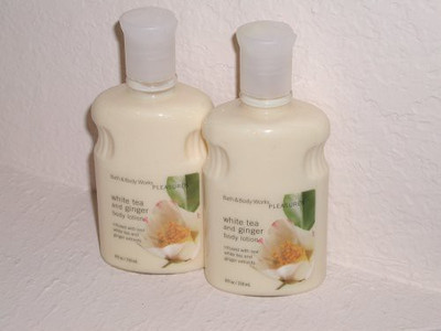 Bath & Body Works Signature Collection White Tea and Ginger Body Lotion Lot of 2(240 ml)
Bath & Body Works Signature Collection White Tea and Ginger Body Lotion Lot of 2(240 ml)